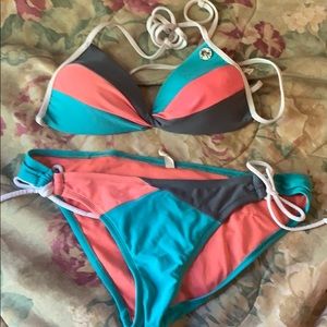 Twist-top baiting suit